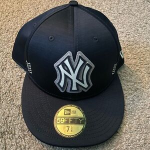 New Era NY Yankees 2024 Clubhouse 59FIFTY Hat Blue Sz 7 5/8 Low Profile